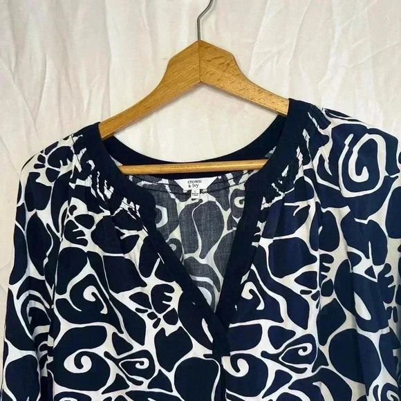 Crown & Ivy Women’s Blouse size Large - Picture 5 of 11